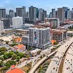 Exclusive Condo In Downtown Miami With Pool Views And Free Parking